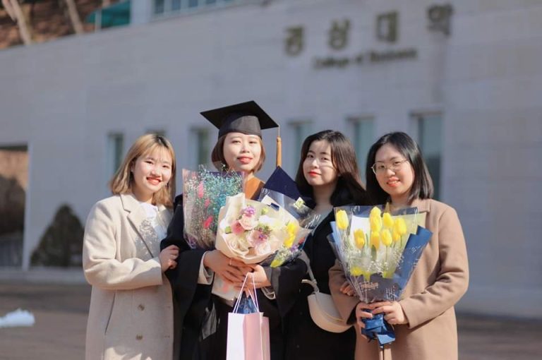 Cẩm nang “sống sót” tại Hàn Quốc: Học thuộc luật ngầm để không quê độ